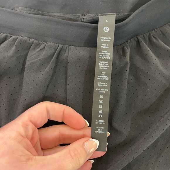Men’s Lululemon Shorts - Small - Picture 2 of 7